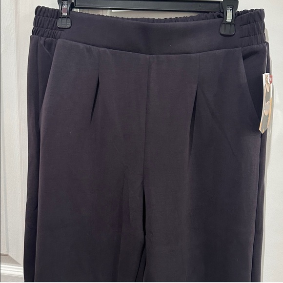 ScubaKnit Pleat Joggers Size M - Picture 6 of 13